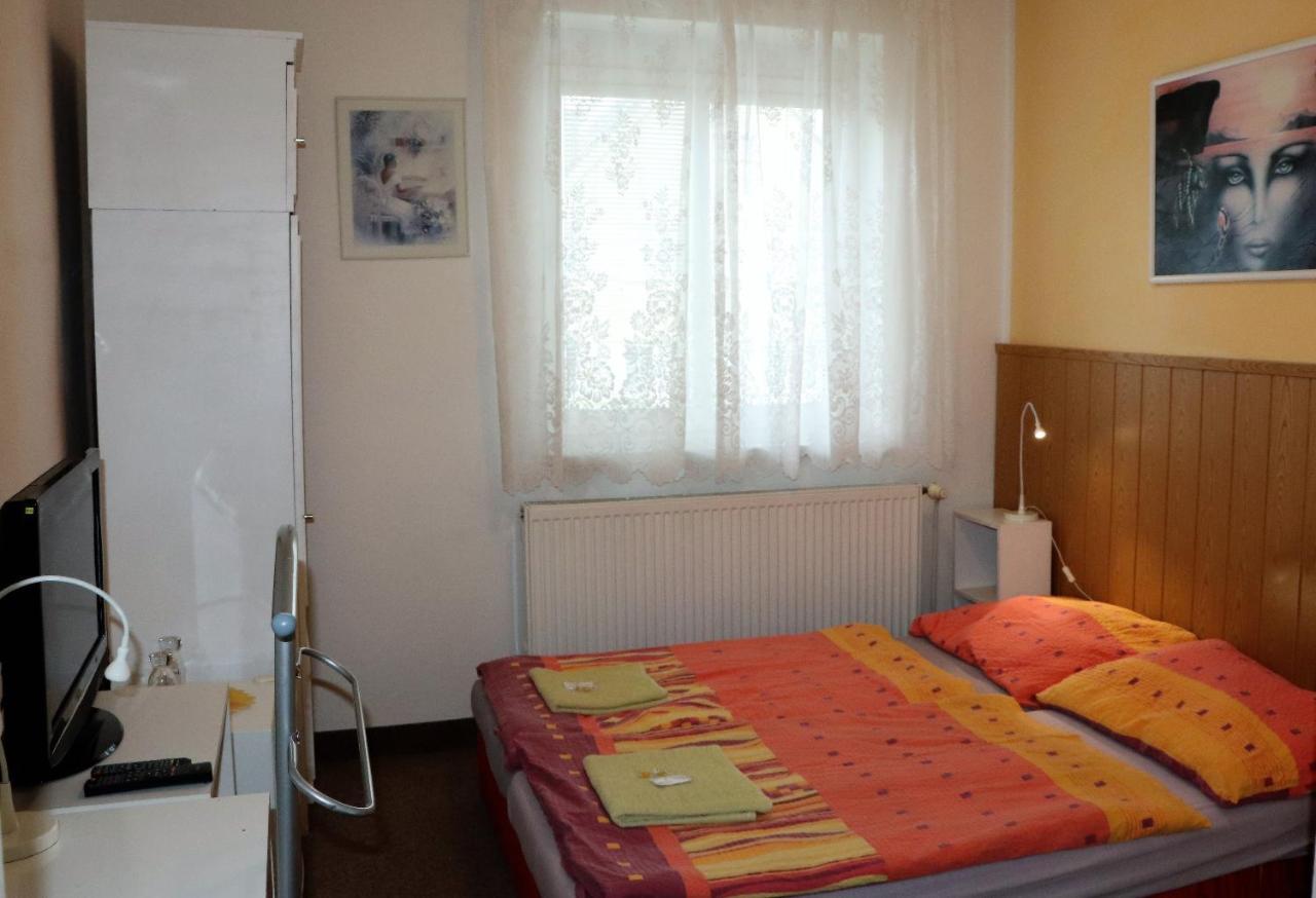 Penzion Bezdekov Rakovnik Bagian luar foto