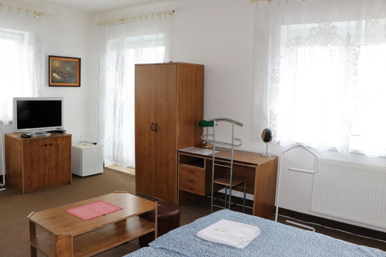 Penzion Bezdekov Rakovnik Bagian luar foto